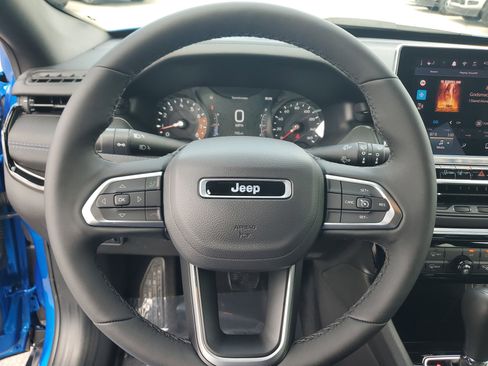 Used 2026 Jeep Compass Latitude AWD/4WD image 25