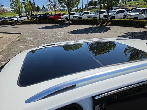 Used 2024 Volkswagen Tiguan SE AWD/4WD image 3