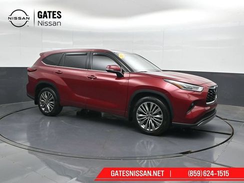 Used 2021 Toyota Highlander Platinum AWD/4WD image 1