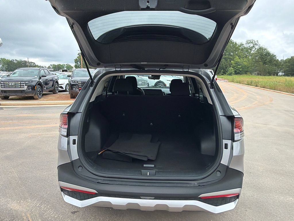 Used 2025 Kia Sportage LX FWD image 18
