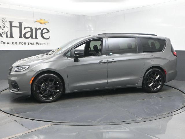 Used 2025 Chrysler Pacifica Limited FWD image 34