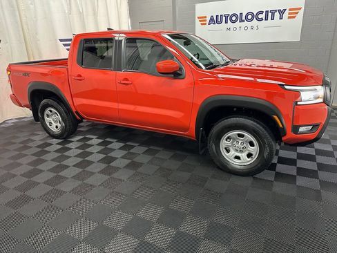 Used 2025 Nissan Frontier PRO-4X w/ Tow Package AWD/4WD image 2