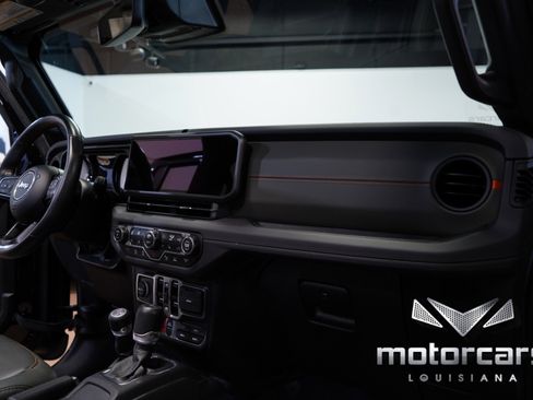 Used 2024 Jeep Gladiator Mojave AWD/4WD image 34