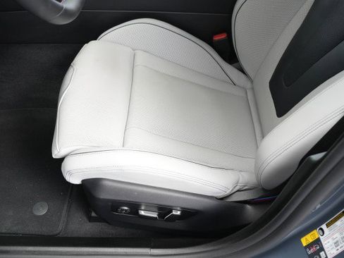 Used 2026 BMW M5 w/ Carbon Package image 45