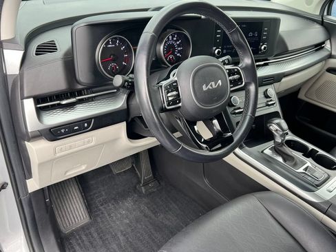 Used 2023 Kia Carnival LX FWD image 24