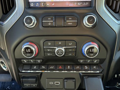 Used 2022 GMC Sierra 2500 Denali w/ Denali Ultimate Package image 26