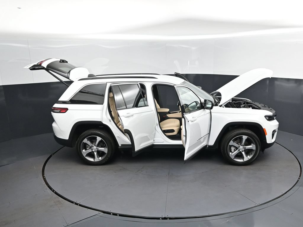 Used 2025 Jeep Grand Cherokee Limited RWD image 50