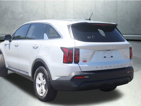 Used 2022 Kia Sorento LX AWD/4WD image 9