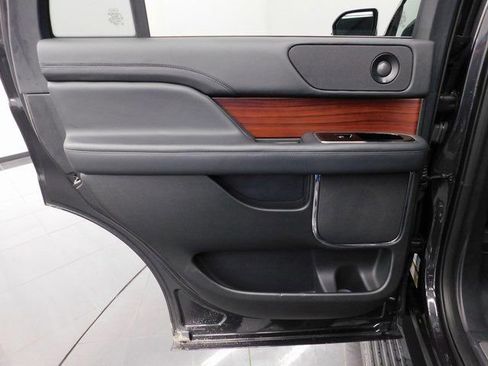 Used 2023 Lincoln Navigator Reserve image 25