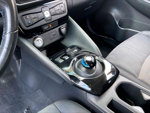 Used 2018 Nissan Leaf SV image 20