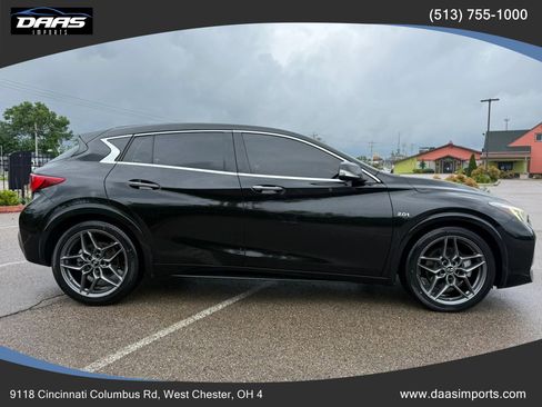 Used 2017 INFINITI QX30 Sport w/ Sport Leather Package FWD image 4