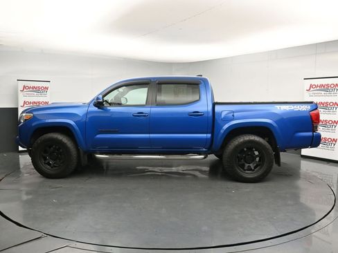 Used 2017 Toyota Tacoma TRD Sport image 5