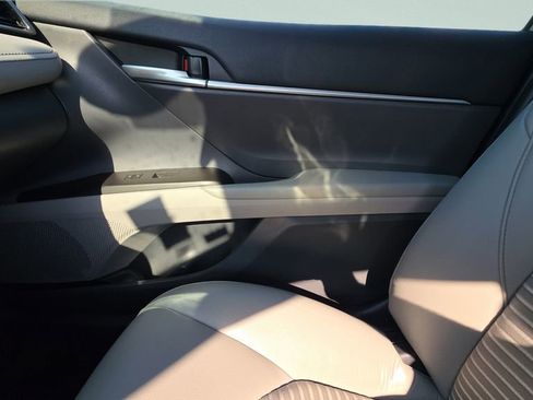 Used 2023 Toyota Camry SE image 12