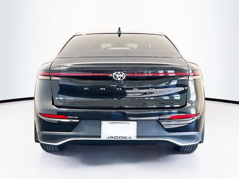 Used 2025 Toyota Crown AWD/4WD image 28