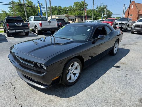 Used 2013 Dodge Challenger SXT RWD image 7