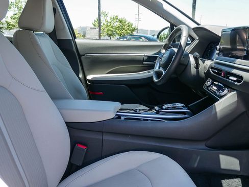 Certified 2023 Hyundai Sonata SEL w/ Convenience Package FWD image 17