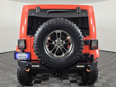 Used 2015 Jeep Wrangler Unlimited Sahara w/ Max Tow Package AWD/4WD image 5