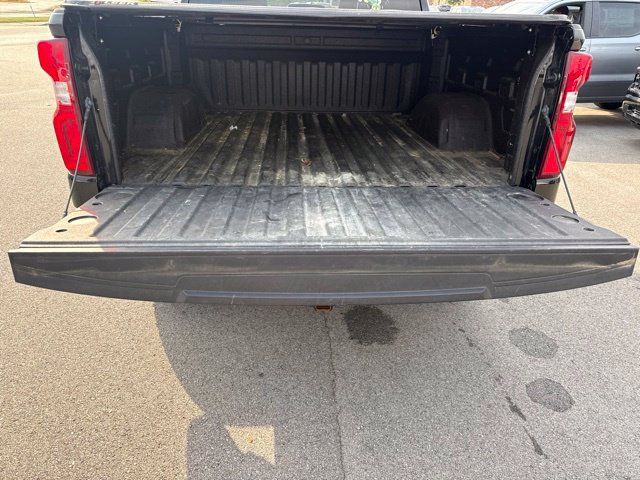 Used 2021 Chevrolet Silverado 1500 LT Trail Boss w/ LPO, Dark Essentials Package AWD/4WD image 6