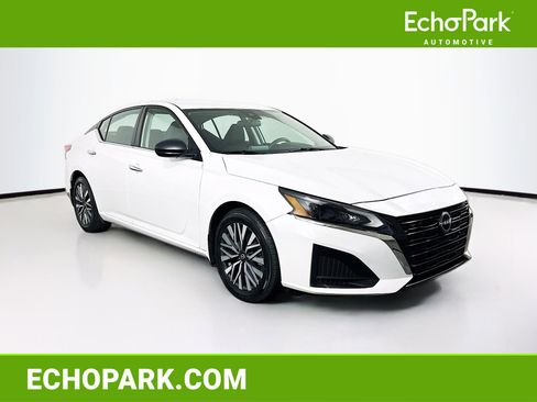 Used 2024 Nissan Altima 2.5 SV image 1