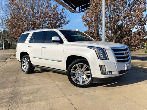 Used 2017 Cadillac Escalade Premium Luxury image 1