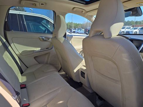 Used 2016 Volvo XC60 T5 Premier image 4
