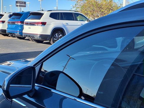 Certified 2022 Volkswagen Taos SE image 23