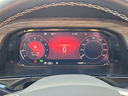 Used 2025 Volkswagen Atlas SEL AWD/4WD image 34