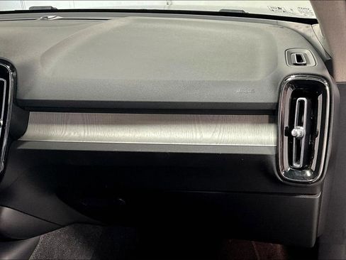 Used 2024 Volvo XC40 B5 Plus w/ Climate Package image 19