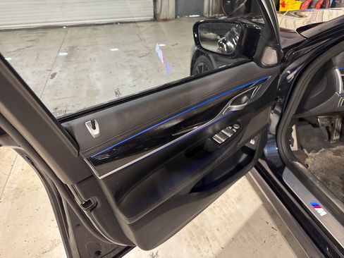 Used 2019 BMW 740i w/ M Sport Package image 12