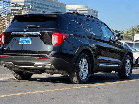 Certified 2022 Ford Explorer XLT w/ Equipment Group 202A image 5