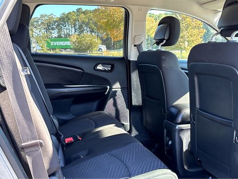 Used 2020 Dodge Journey SE w/ SE Popular Equipment Group image 12