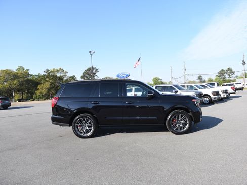 Used 2025 Ford Expedition Platinum w/ Stealth Performance Package AWD/4WD image 2