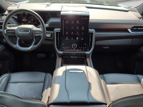 Used 2025 GMC Yukon XL Denali AWD/4WD image 18