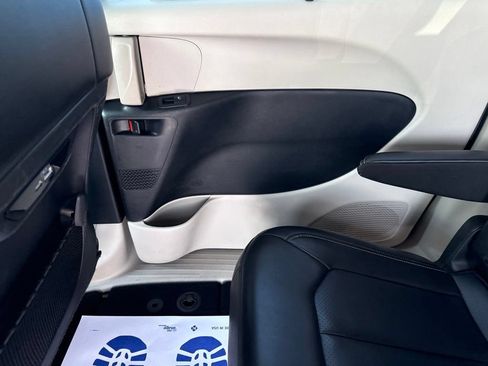 Certified 2023 Chrysler Pacifica Touring-L FWD image 38