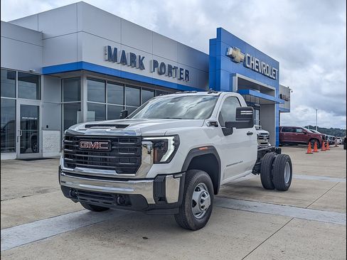 New 2026 GMC Sierra 3500 Pro w/ Convenience Package AWD/4WD image 1