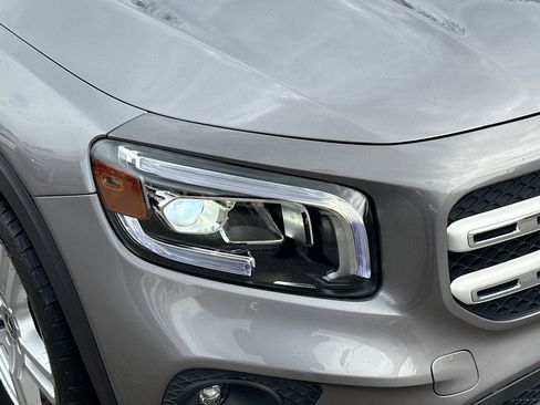 Used 2021 Mercedes-Benz GLB 250 GLB 250 w/ Premium Package image 32