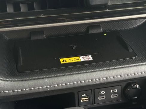 Used 2023 Toyota Highlander XLE FWD image 23
