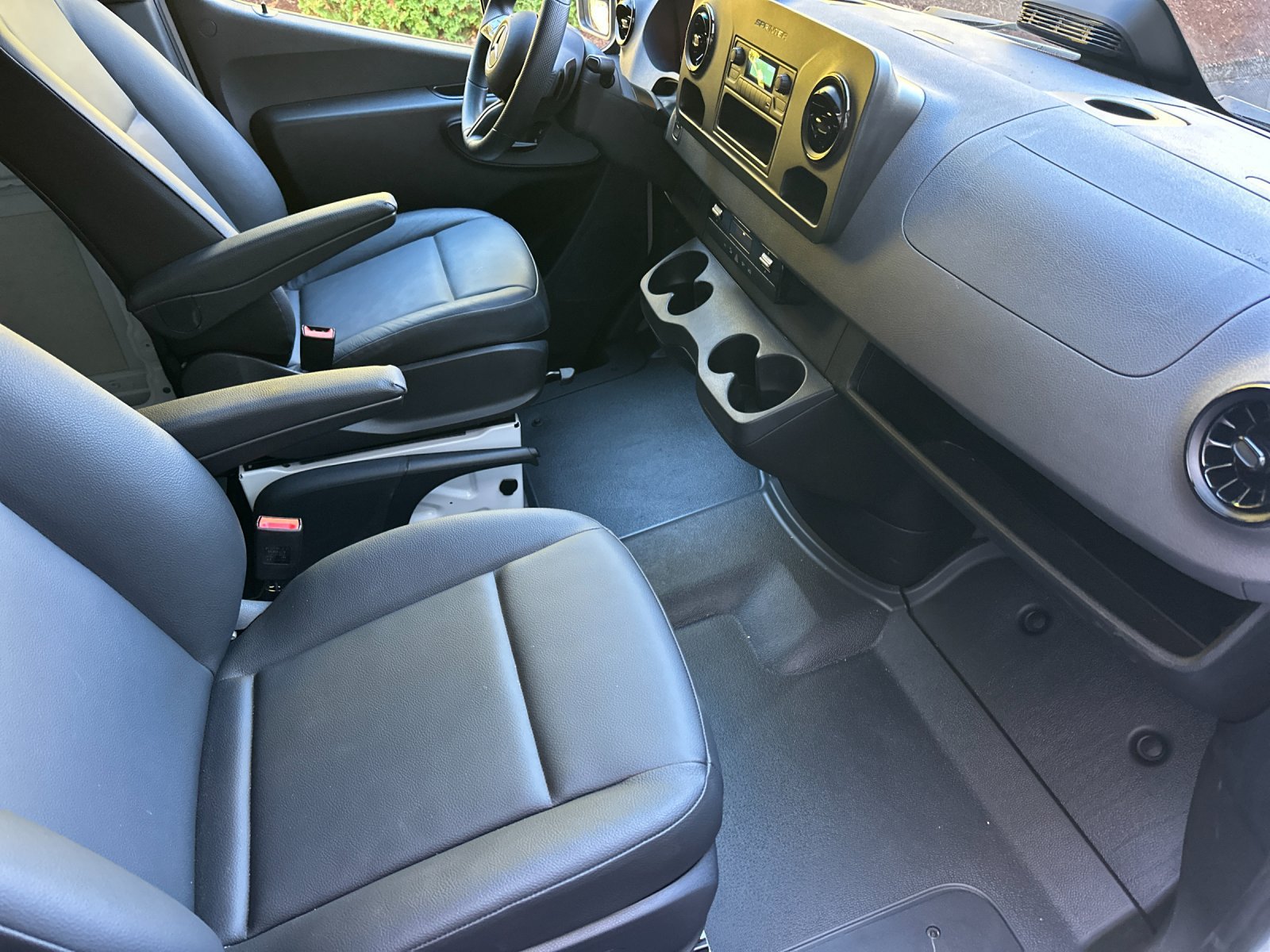 Used 2025 Mercedes-Benz Sprinter 2500 image 16