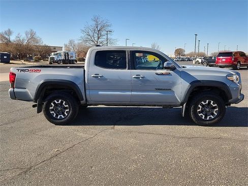 Used 2018 Toyota Tacoma SR image 5