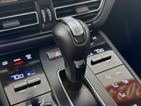 Used 2024 Porsche Macan image 21