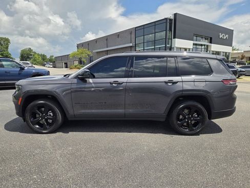 Used 2025 Jeep Grand Cherokee L Laredo AWD/4WD image 10
