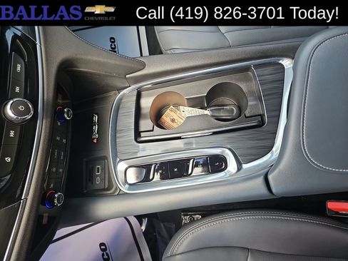 Used 2022 Buick Enclave Essence w/ Sport Touring Edition FWD image 16