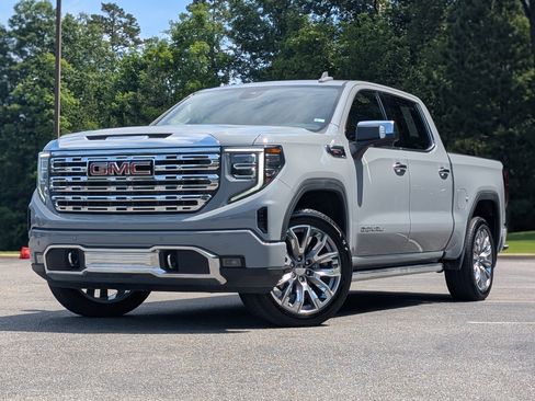 Used 2025 GMC Sierra 1500 Denali AWD/4WD image 4