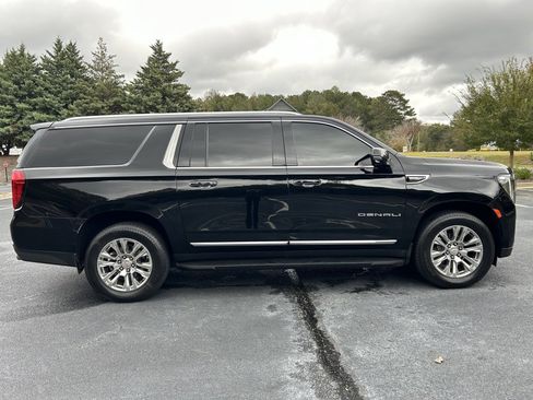 Used 2022 GMC Yukon XL Denali image 23