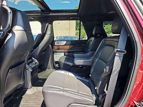 Used 2019 Lincoln Navigator Reserve AWD/4WD image 12