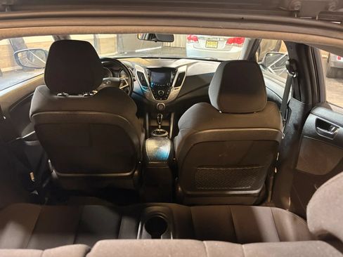 Used 2017 Hyundai Veloster FWD image 12