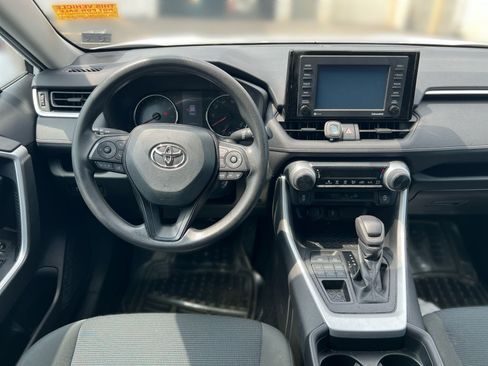 Used 2021 Toyota RAV4 LE AWD/4WD image 18