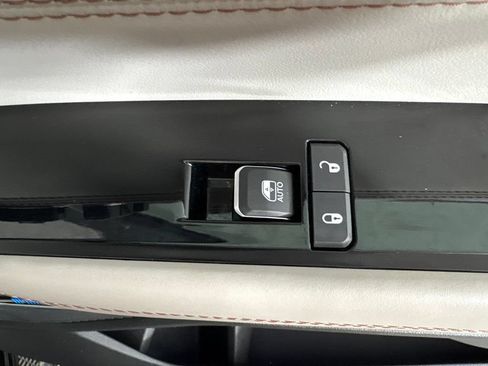 Used 2023 Jeep Grand Wagoneer L 4WD w/ Rear Seat Video Group 1 image 37