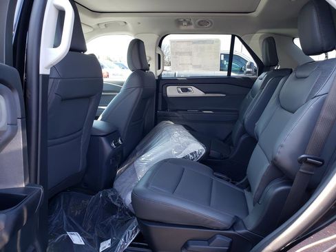 New 2026 Ford Explorer Active image 7