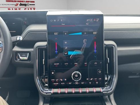 Used 2025 GMC Yukon AT4 Ultimate w/ LPO, Floor Liner Package AWD/4WD image 36
